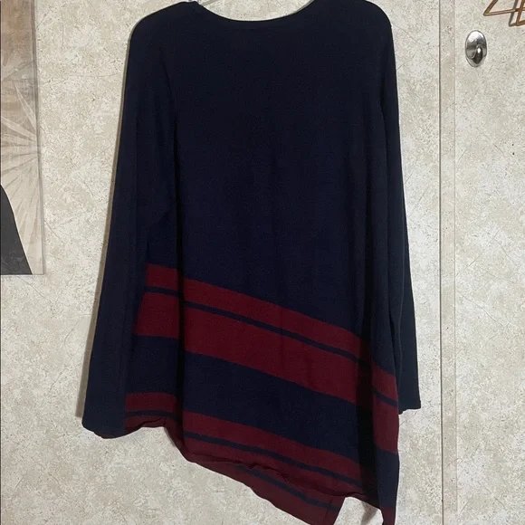 Avenue Navy & Red Asymmetrical Hem Long Sleeve Knit Sweater Size 22/24 - Picture 4 of 6
